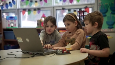 students are working with a laptop